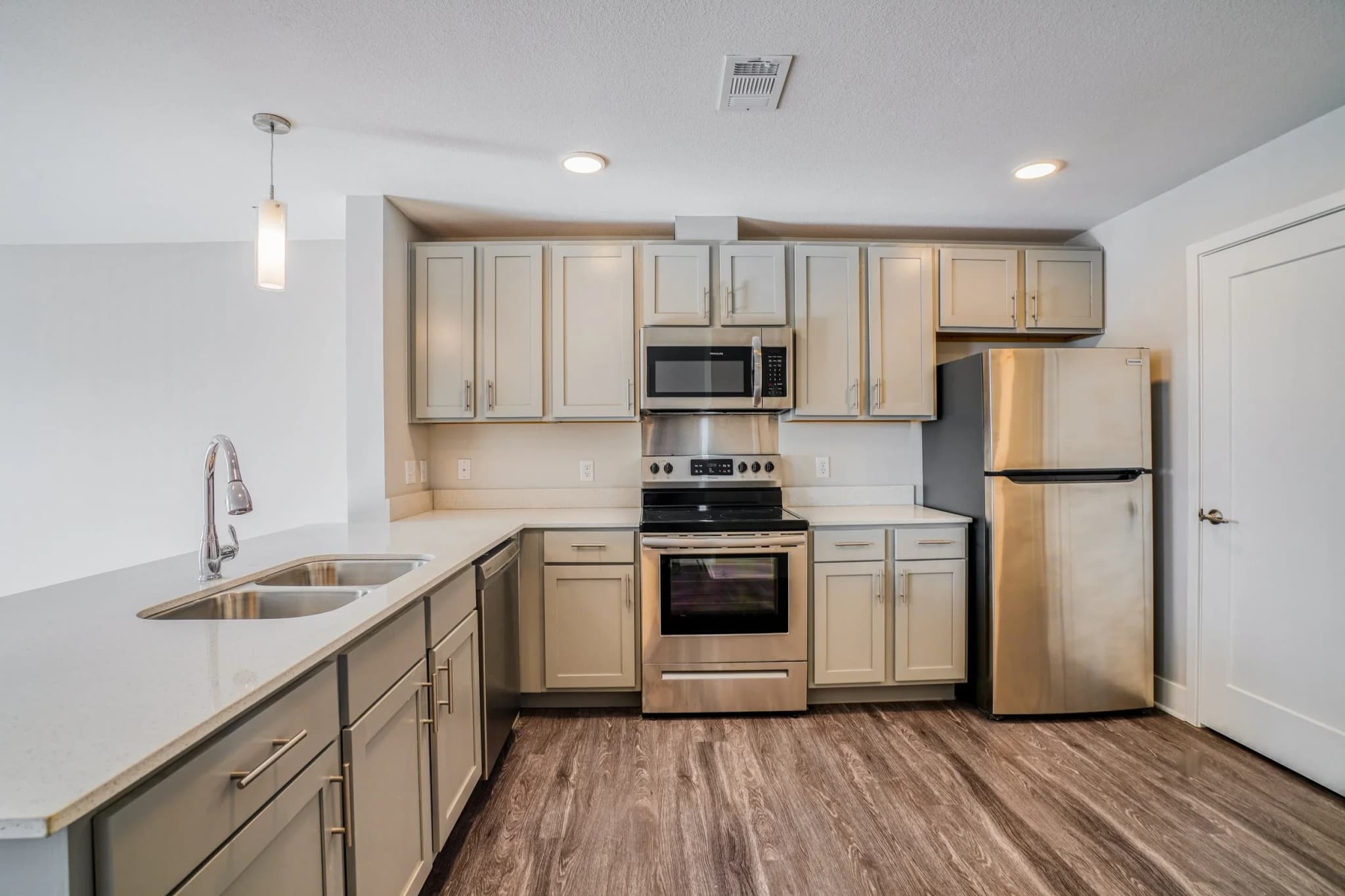 Residences at Hoffman photo 3